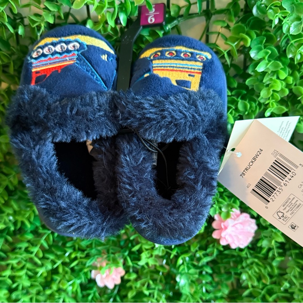 NWT - Fuzzy Toddler Slippers – Size 5/6 | Construction Truck Design | Brand New